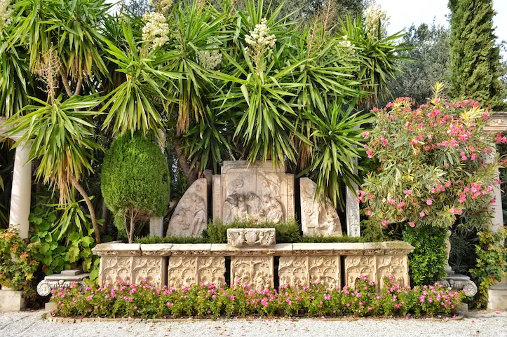 Front facing statue, Rothschild Villa, Nice, France
