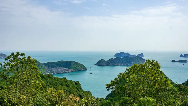Photo of Halong Bay taken from Canon Fort