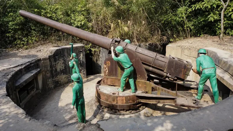 A photo of a canon and mannequins in Canon Fort
