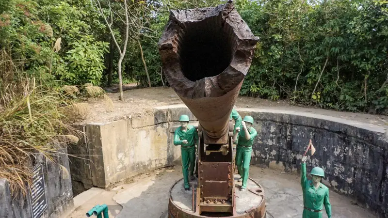 A canon used in war located on Cat Ba Island